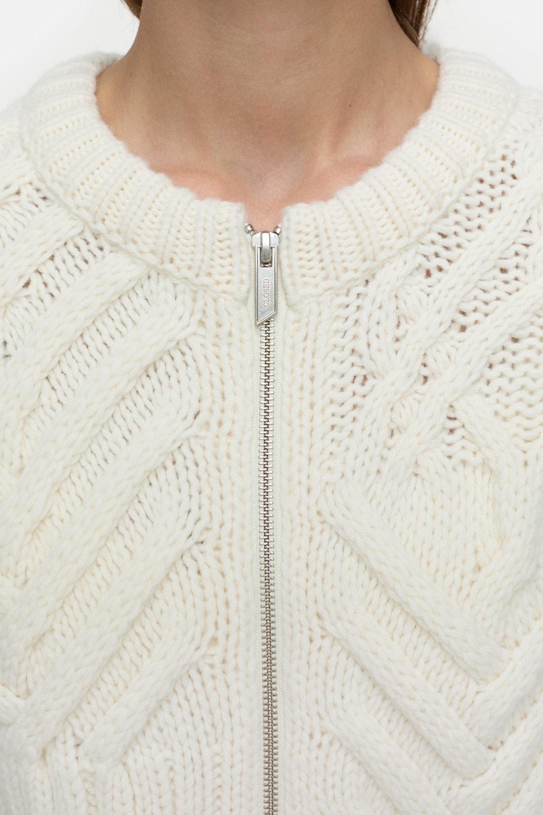 Strickjacke mit Zopfmuster